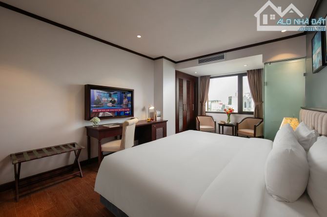 Bán khách sạn mặt phố Hàng Trống 340m2, MT 10m, Giá 398 tỷ, Doanh thu 75 Tỷ/ năm.