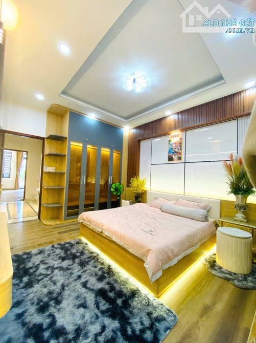 Bán Mặt tiền Hẻm 8m Thông, Gần chợ Tân Sơn, 4m x 17m, 4 Tầng, Có Thang Máy, 12 Tỷ x - 6