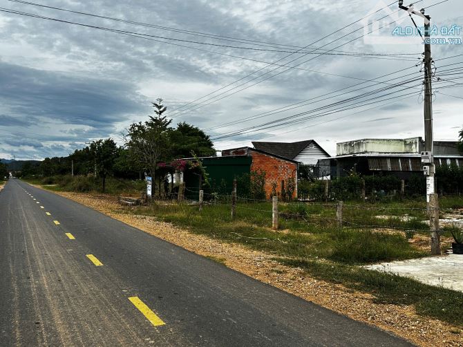 Bán 1550m2 có 300m2 đất ở ONT mặt tiền đường ĐT 711, ngang 19m giá tốt nhất chỉ 2.5 tỷ - 6