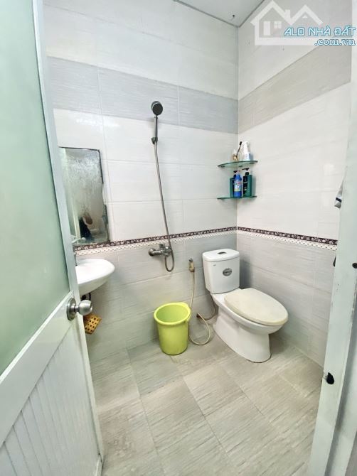 CHÍNH CHỦ 15 NĂM SẮP ĐỊNH CƯ CẦN GÃ GẤP NHÀ KẾ AEON TÂN PHÚ - 67M2 - NỞ HẬU - HẺM NHỰA 8M - 6