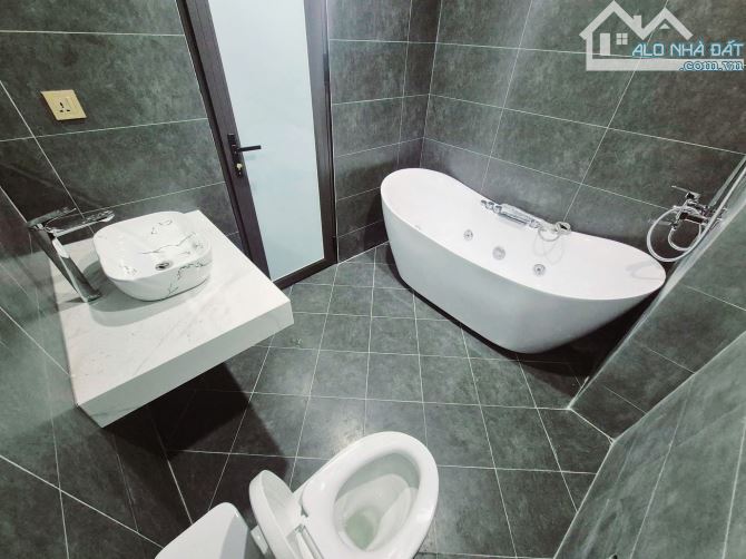 6 tầng thang máy xây mới, 15m Phố Đội Cấn, full nội thất từng phòng thông, 46m2. Giá 15 tỷ - 6