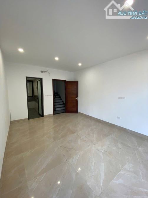 🏡 CHO THUÊ NHÀ NGUYÊN CĂN PHỐ LỆ MẬT – VIỆT HƯNG 🌟 LÔ GÓC – Ô TÔ ĐỖ GẦN – 4PN – NỘI THẤ - 6