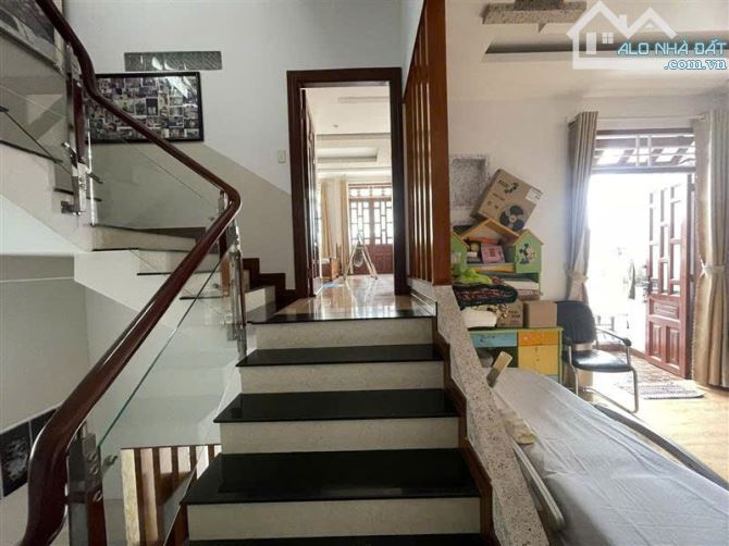 Bán gấp biệt thự 3 tầng gần mặt tiền Thống Nhất  P11 Gò Vấp  hẻm 6m 7x24m Giá 21tỷ - 6