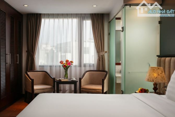 Bán khách sạn mặt phố Hàng Trống 340m2, MT 10m, Giá 398 tỷ, Doanh thu 75 Tỷ/ năm.