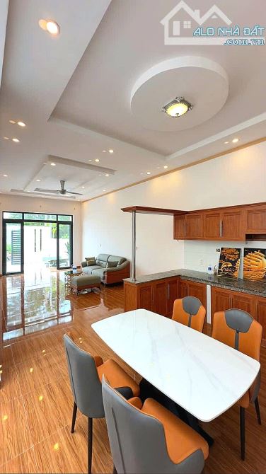 BÁN NHÀ TRẢNG DÀI KP3, ĐƯỜNG RỘNG 6m, SÂN ĐẬU 3 OTO GẦN NGÃ 3 5 THƯỞNG - 7
