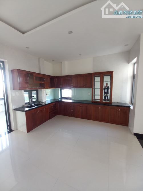 bạn:  ⸻  🔥 LÔ GÓC 50M RA BIỂN – NHÀ MỚI KENG – ĐƯỜNG 7.5M – VỈA HÈ 4M – KINH DOANH ĐỈNH - 7