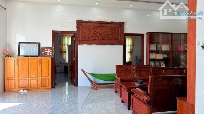 CĂN BIỆT PHỦ MẶT TIỀN LÊ DUẨN XÃ ĐẤT ĐỎ TPHCM DT 6700m2 có sẵn 640m2 thổ cư - 7