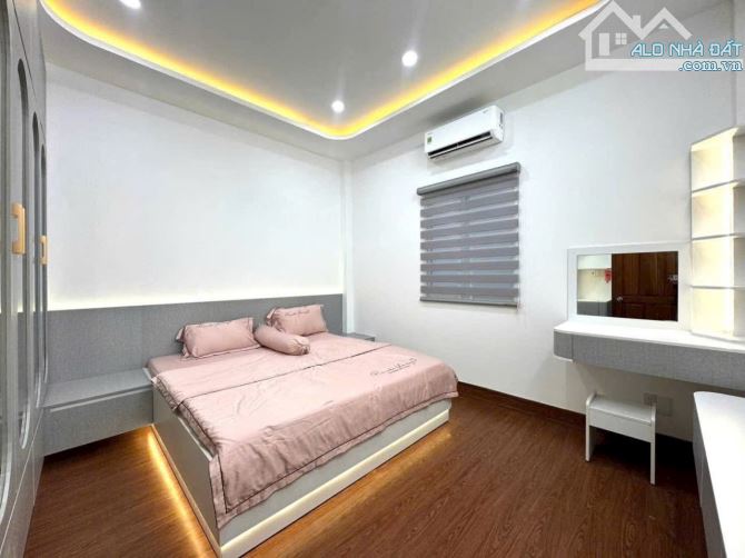 Bán Nhà SHR 3 LẦU Mới 100% Đẹp Lung Linh Hẻm 1113 Đường Huỳnh Tấn Phát, Quận 7.  Full Nội - 7