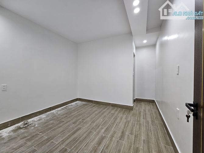 Bán nhà Trần Nguyên Hãn, Ô tô đỗ trong nhà gias5,5 tỷ - 7