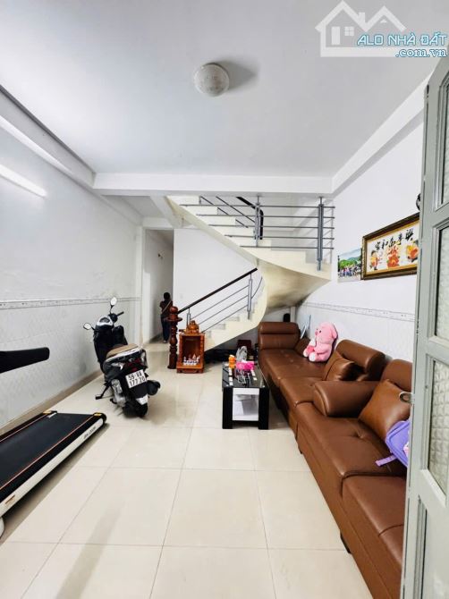 BÌNH NHÂM LÁI THIÊU NHÀ 2 TẦNG HOÀN CÔNG ĐƯỜNG 5 M DT 81 M2 GIÁ 3,3 TỶ - 8