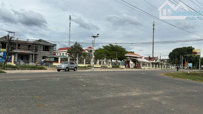 Bán 1550m2 có 300m2 đất ở ONT mặt tiền đường ĐT 711, ngang 19m giá tốt nhất chỉ 2.5 tỷ - 8