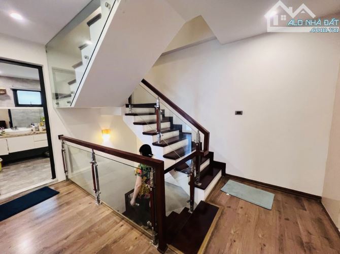 ĐẸP! NHÀ PHÂN LÔ PHỐ TRẦN QUANG DIỆU - LÔ GÓC - Ô TÔ TRÁNH - 67m2 -7T THANG MÁY - HÀNG XÓM - 8