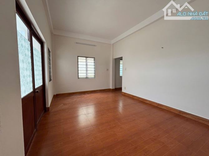 Nhà 2.5 Tầng LÊ DUẪN cách đường đúng 1 cái nhà giá chỉ hơn 5 Tỷ Xxx - 8