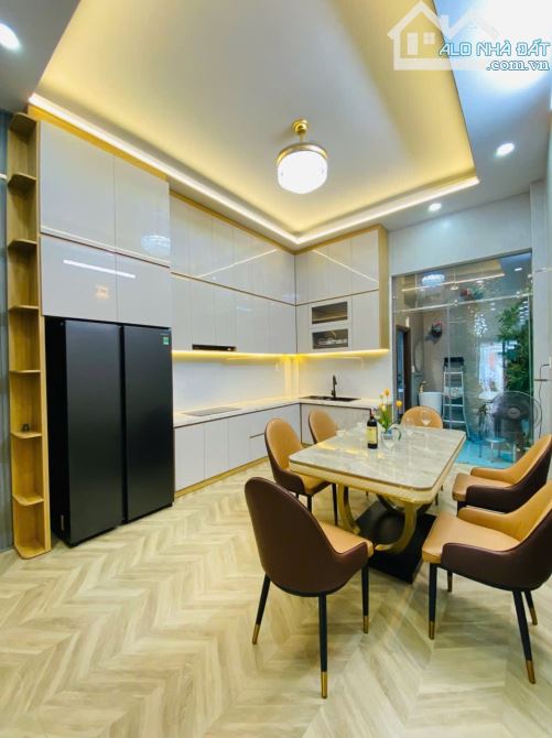 Bán Mặt tiền Hẻm 8m Thông, Gần chợ Tân Sơn, 4m x 17m, 4 Tầng, Có Thang Máy, 12 Tỷ x - 9