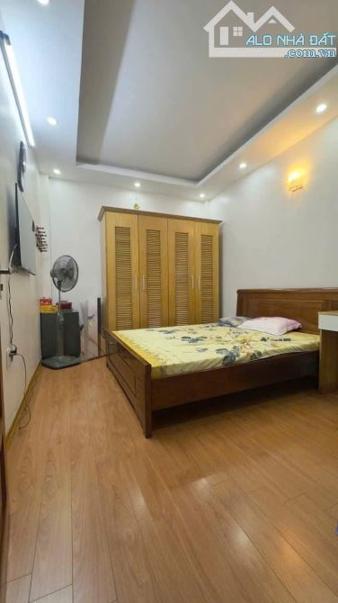 Bán nhà Đội Cấn, nội thất như hình, dựa vào ở ngay - 9