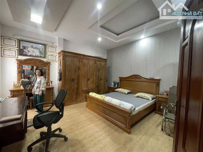 Bán gấp biệt thự 3 tầng gần mặt tiền Thống Nhất  P11 Gò Vấp  hẻm 6m 7x24m Giá 21tỷ - 9
