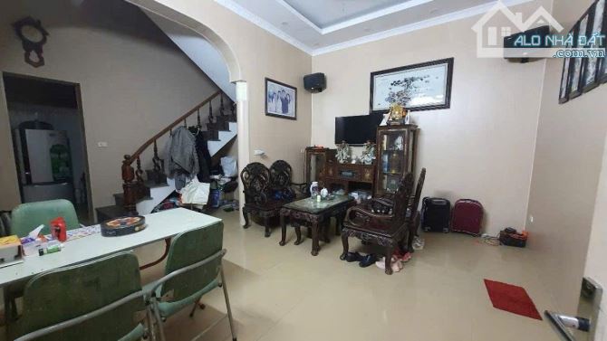 Bán nhà ngõ 73 Hoàng Ngân, DT 69m, 3 tầng, MT 5.5m, giá 12.4 tỷ.