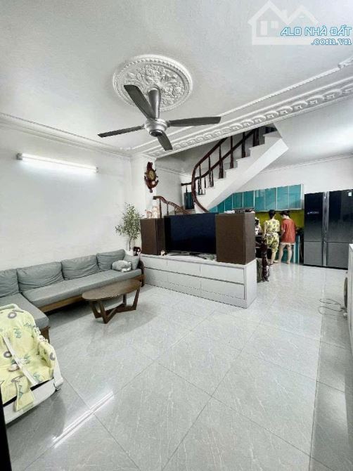 SIÊU HIẾM NHÀ PHÂN LÔ VỈA HÈ CHIẾN THẮNG VĂN QUÁN CHỈ 12,6 TỶ 6 TẦNG GARA Ô TÔ