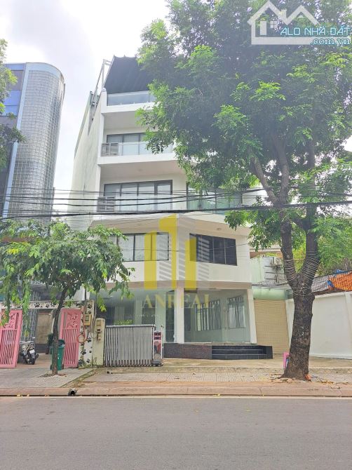 CHO THUÊ TOÀ NHÀ MẶT TIỀN ĐƯỜNG NGUYỄN VĂN HƯỞNG 700M2 GIÁ 150 TRIỆU