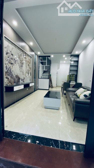 Bùi Xương Trạch Nhà 5T - diện tích 32m- 8,2 tỷ  nội thất xịn sò trung tâm Thanh xuân