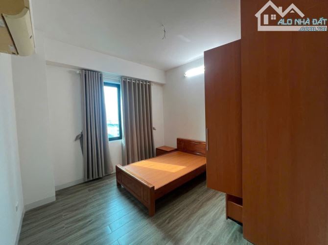 Cho thuê chung cư D5C Trần Thái Tông, Cầu Giấy. 100m2, 3 phòng ngủ, nhà mới sửa đẹp