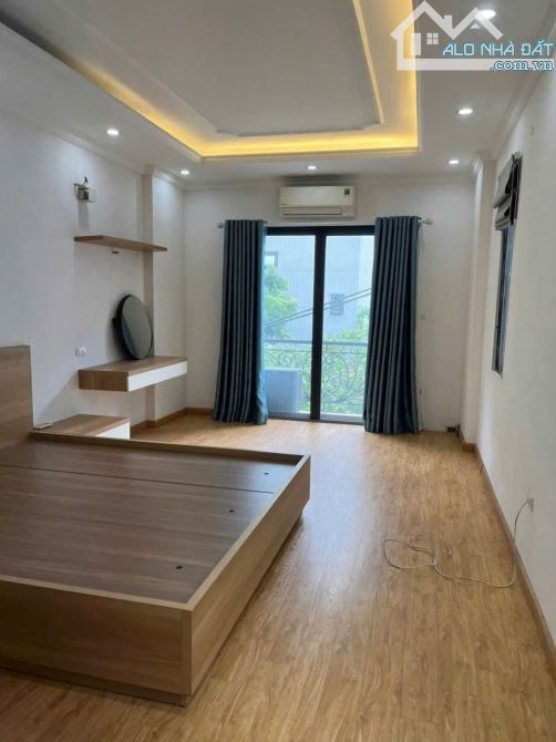 Bán gấp nhà phố nguyễn văn cừ long biên giá 23,5 tỷ.