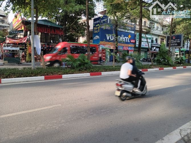 Bán nhà mặt phố Nguyễn Hữu Thọ - Vỉa hè rộng - kinh doanh sầm uất - 200m2 - MT 8m - 150 tỷ