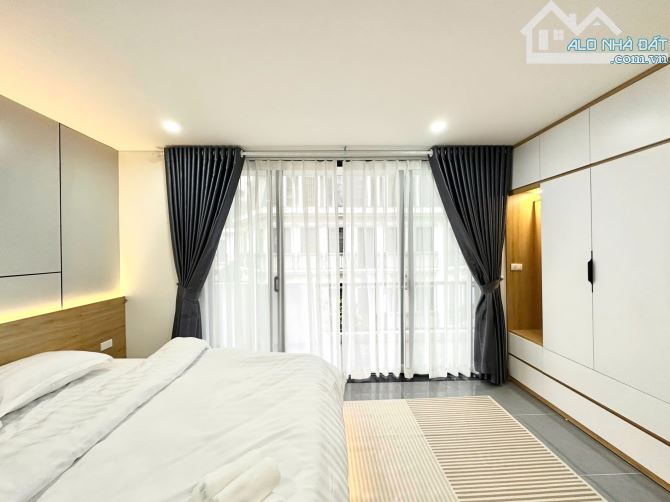 Bán toà CHDV 68m2*6T thang máy 10PN gần ĐH KTQD mặt tiền 10M, oto, PCCC, thông tứ tung