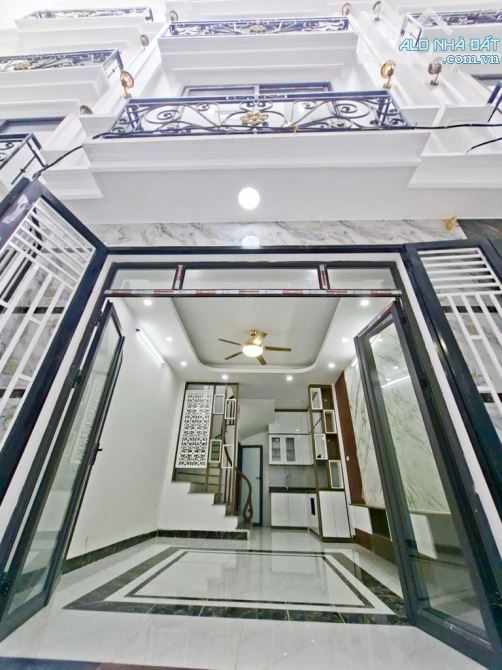NHÀ PHỐ VIỆT HƯNG  HÀNG XÓM VINHOMES HARMONY  DT33M 5T GIÁ 5,9 TỶ NGÕ NÔNG RỘNG GẦN PHỐ I