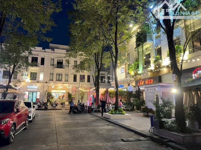 Bán nhà shophouse Vincom 1 trệt 2 lầu sổ riêng thổ cư p. Tân Mai