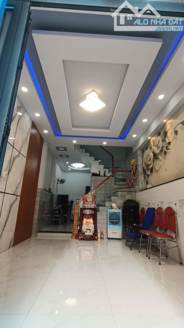 Bán gấp nhà đẹp 3 tầng, Hương Lộ 2, Bình Tân, 48m², thiết kế hiện đại, ô tô đỗ cửa, 5.x tỷ