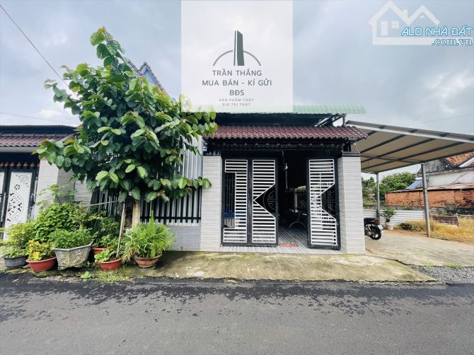 Bán Đất Tặng Căn Nhà Mới Xây - KDC - Nhà Đẹp