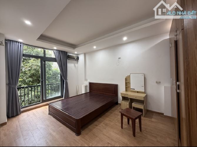Đông ngạc DTSD: 58M2- nhà phân lô, ô tô tránh, lô góc 3 mặt đường- thoáng sáng,