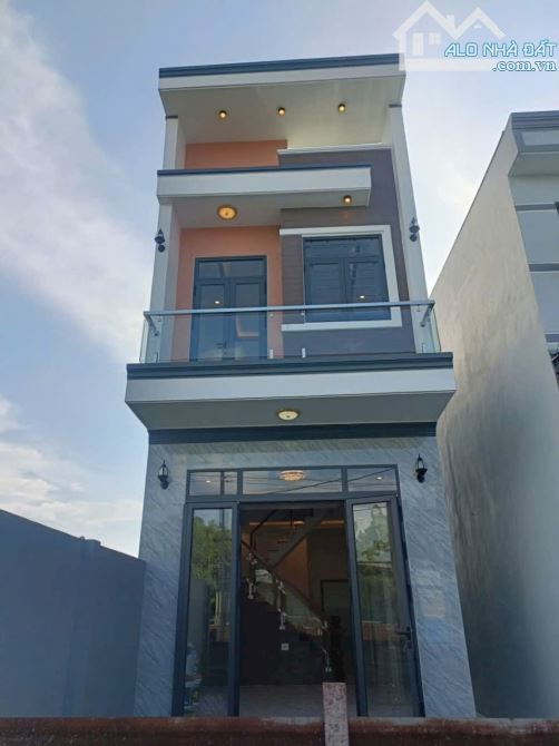 BÁN NHÀ HOÀN CÔNG MT ĐƯỜNG NHỰA TÂN THÔNG HỘI GẦN NHIỀU TIỆN ÍCH