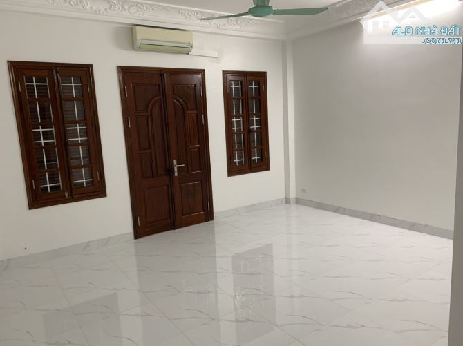 Cho thuê nhà Lê Quang Đạo – Từ Liêm DT 50m x 4 tầng, ô tô đỗ giá thuê 18tr/th