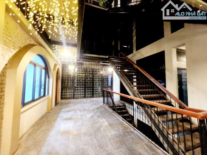 Bán Toà nhà MP Nguyễn Thanh Bình , lô góc , 2 thang máy. Dt318m2, 8t, mt 15m. Giá 160 tỷ