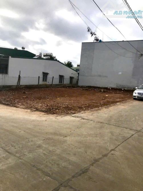 Bán lô đất góc hai mặt tiền đường Nơ Trang Gưh P Tân Tiến BMT
