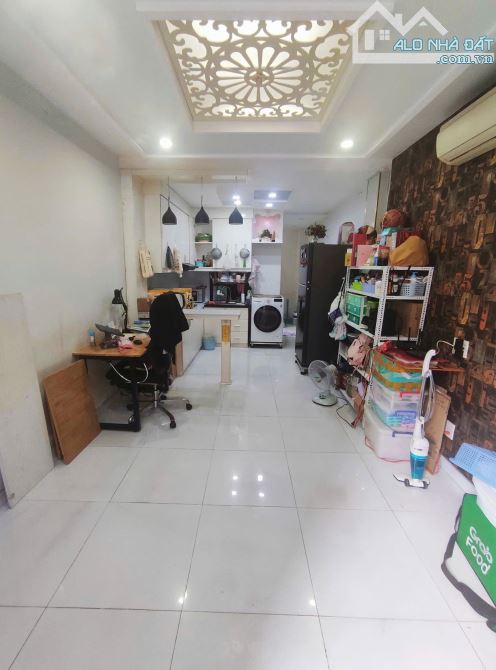 Bán nhà gần cầu Nguyễn Tri Phương Q.8, dt 3,3x8,5m 1lầu shr giá chỉ 3.2tỷ tl.