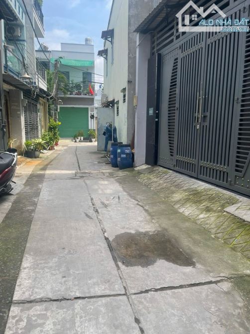 Về quê cần bán gấp nhà HXH Lê Văn Quới ngang 8x12, 3 tầng giá chỉ 9 tỷ