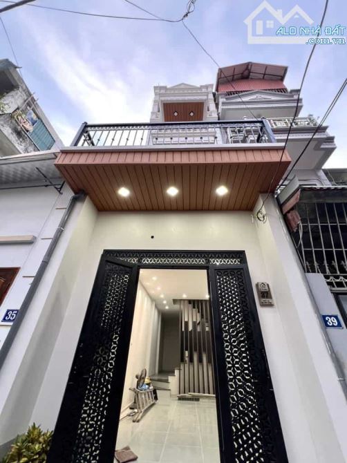 Bán Nhà Hoàng Mai 43m2 dân xây 4 tầng,4 phòng ngủ ở luôn.Giá 5.7 tỷ!