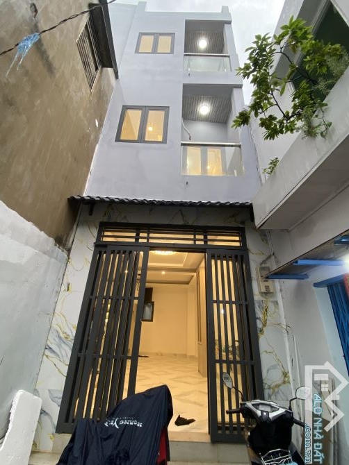Nhà nở hậu tài lộc, dt 4,9x8,5m 4tầng 4pn sân thượng giá 5.95tỷ tl.