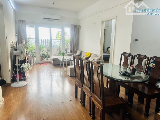 Bán căn hộ tòa CT18 Việt Hưng: 102m2, căn góc, 3PN chỉ 5TỶ