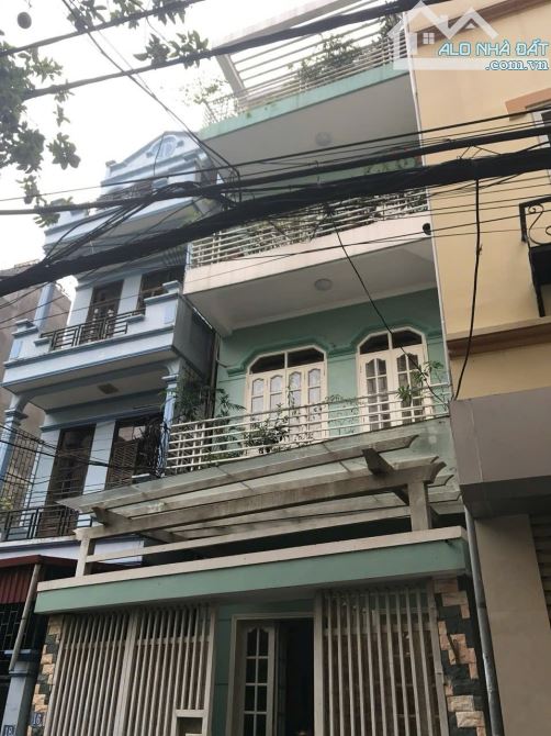 CHO THUÊ NGUYÊN CĂN NHÀ PHỐ NGUYỄN SƠN- DT 100M 4 T GIÁ 15 TRIỆU Ô TÔ TRÁNH 4PN GẦN PHỐ