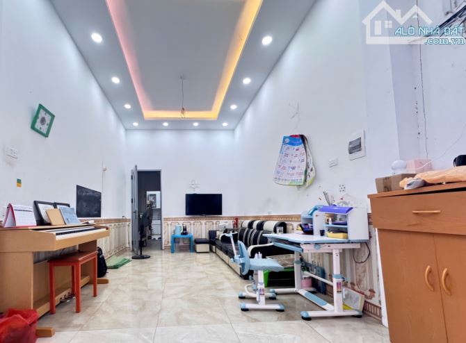 Bán đất tặng nhà 3 tầng Ngọc Trục 42m gần ô tô 7.5 tỷ