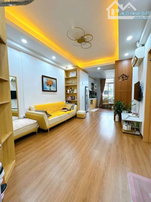 Tập thể Vĩnh Phúc, 60m, 2ngủ, Nhà mới đẹp full nội thất, Sổ chính chủ, Tiện ích bạt ngàn