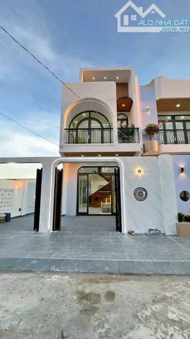 🏡 MỚI! CĂN NHÀ LẦU ĐẸP NGAY GẦN TRUNG TÂM BIÊN HÒA