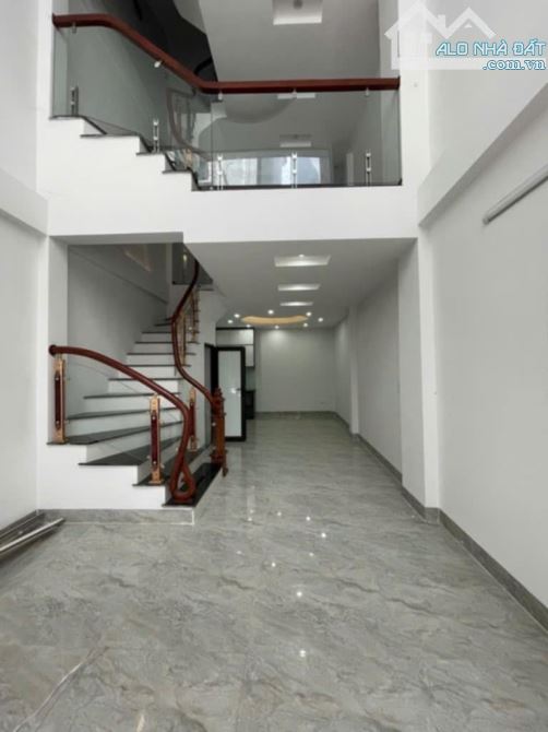Nhà Đẹp-Lô Góc- Ngõ Thông-Ô Tô Đỗ Cổng-Khu Vực Đại Mỗ-Nam Từ Liêm: 5 Tầng. Nhỉnh 7 Tỷ