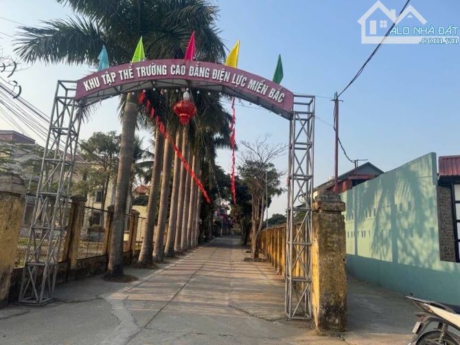 Đất cán bộ trường cao đẳng điện tân dân sóc sơn 2 mặt ngõ thông ô tô vào đất TC chỉ 2tỉ nh