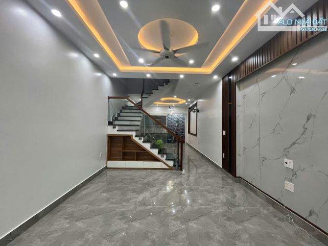 Bán nhà 4 tầng độc lập sân cổng ngõ nông phố Trại Lẻ