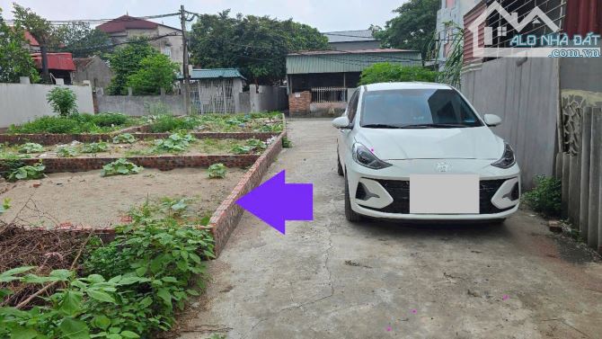 đón đầu hạ tầng đường dẫn cầu tứ liên, ô tô vào đất, gần bìa làng dục tú